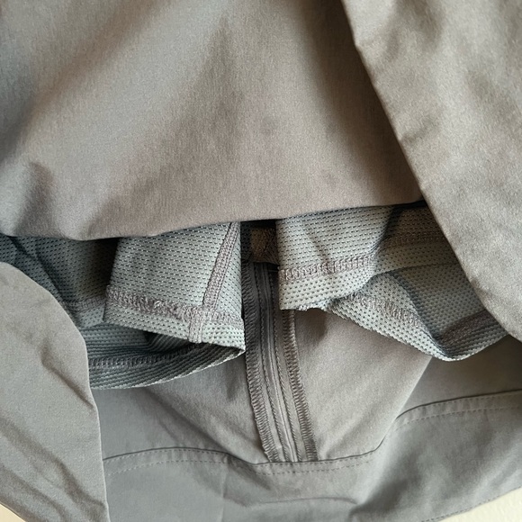 Athleta skirt with mesh shorts underneath size 8 - Picture 2 of 4